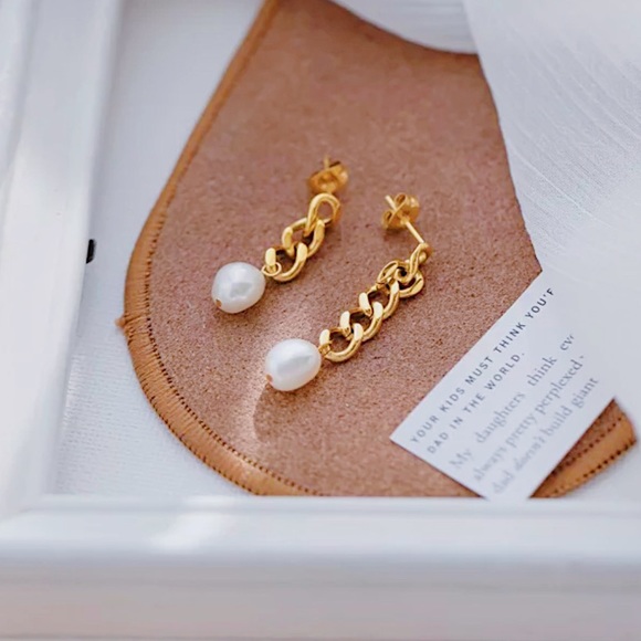 Chain Pearl Earrings - Picture 2 of 3